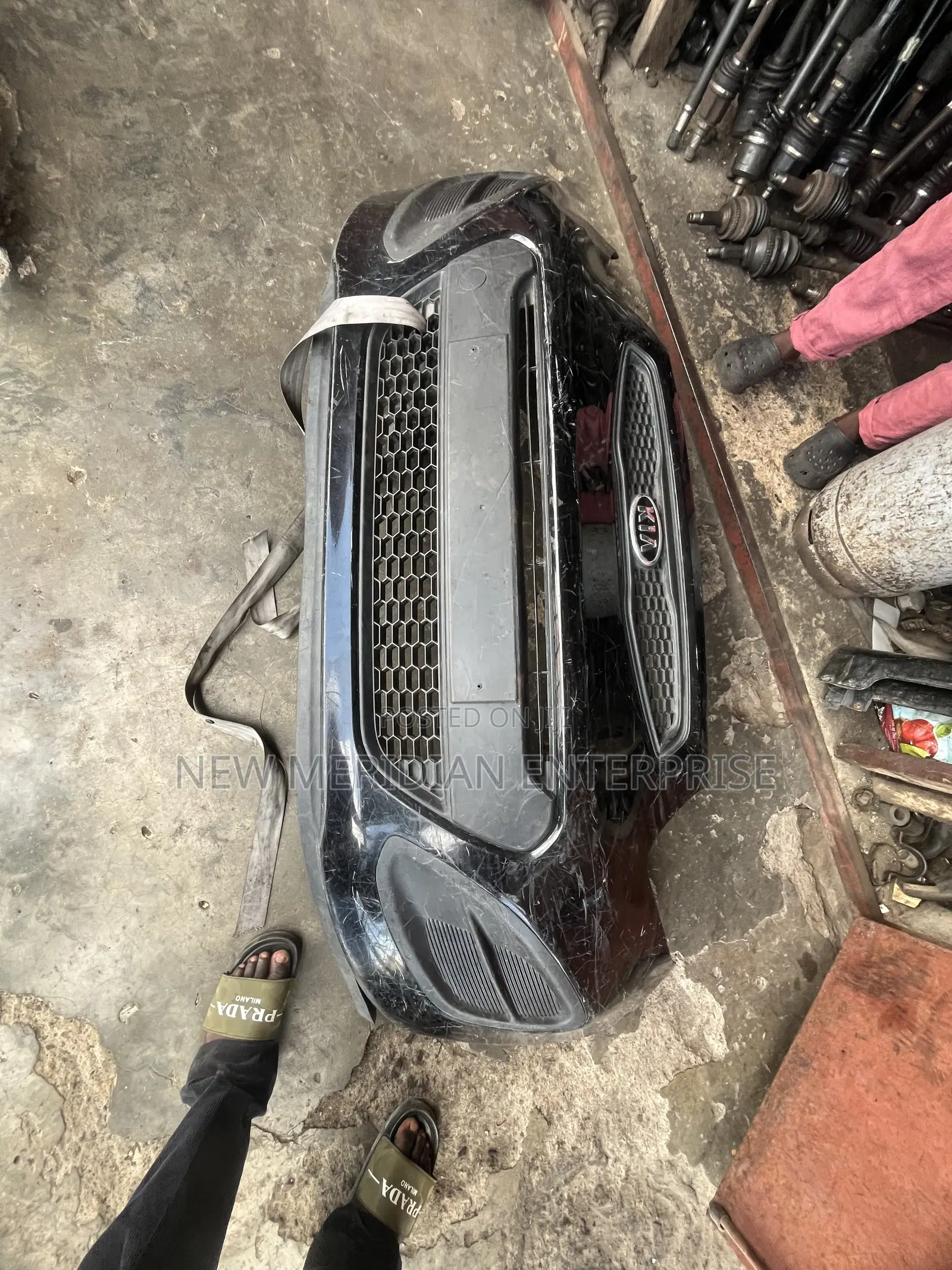Morning 2012 Front Bumper Complete Hm Used Attached With Lockers