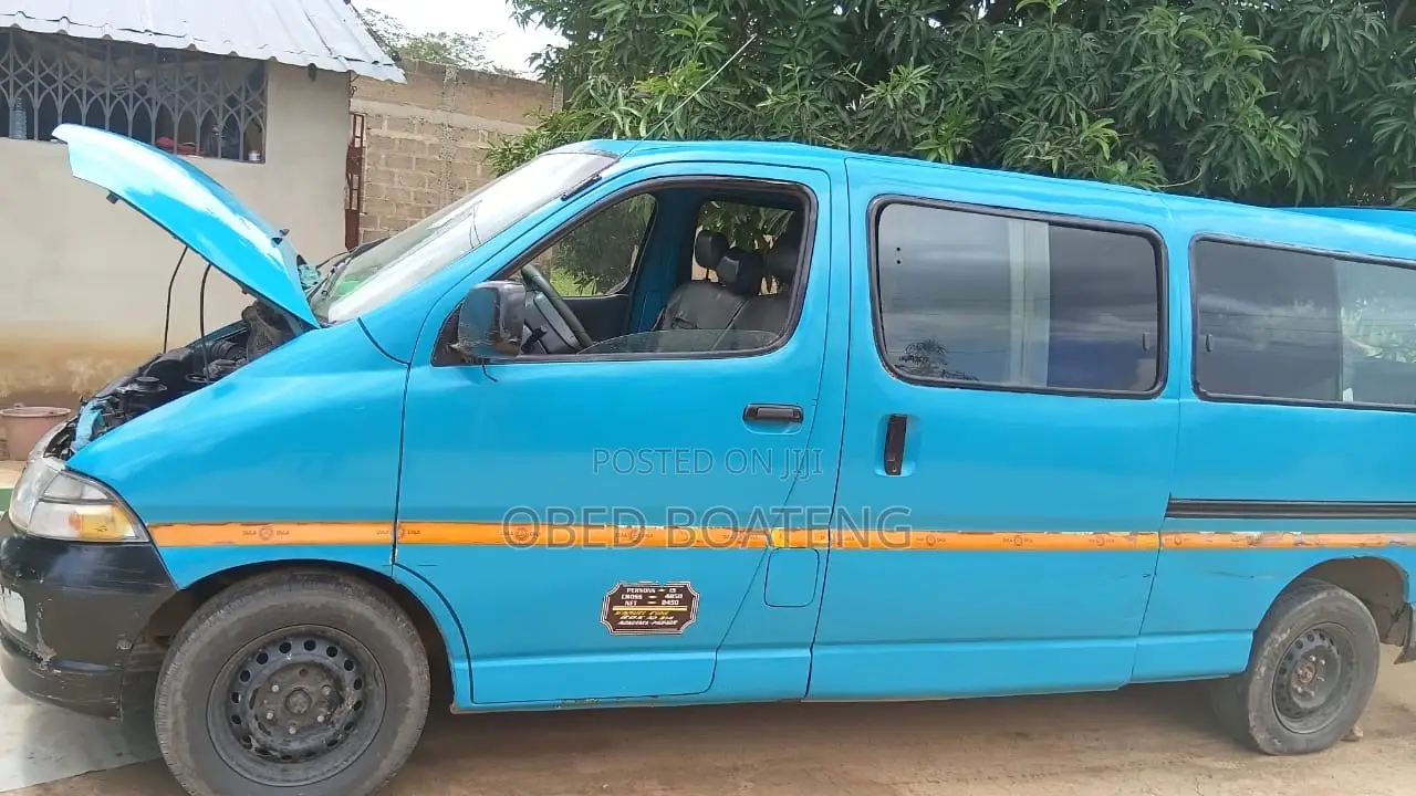 Toyota HiAce 2001 Blue