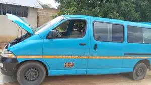 Toyota HiAce 2001 Blue