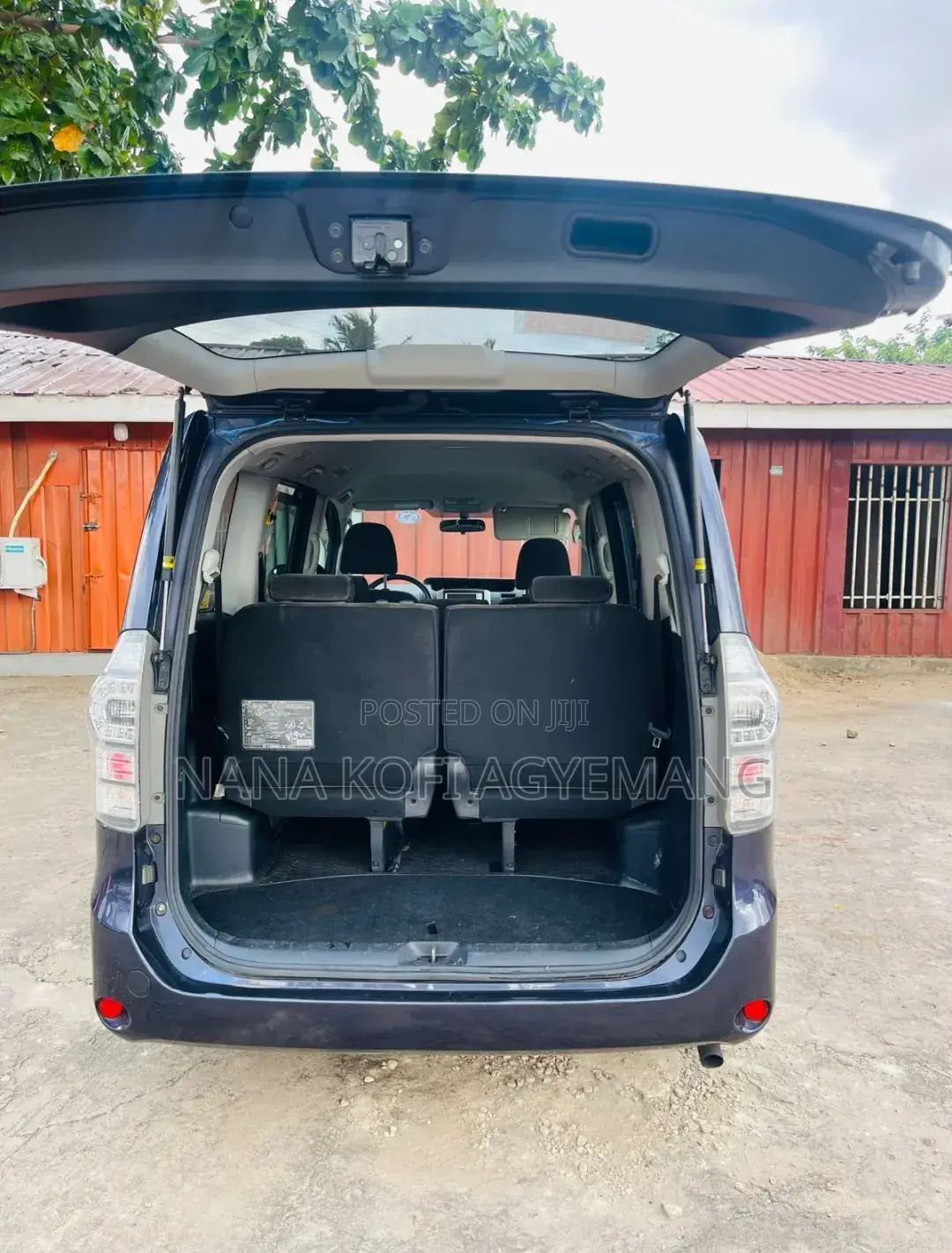 Toyota Voxy 2010 Purple