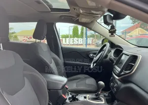 Jeep Cherokee Latitude 4dr SUV 4WD (2.4L 4cyl 9A) 2015 Black