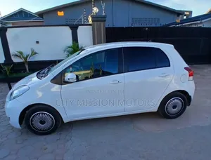 Toyota Vitz 2010 White