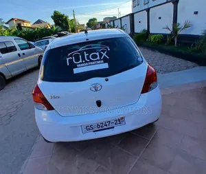 Toyota Vitz 2010 White