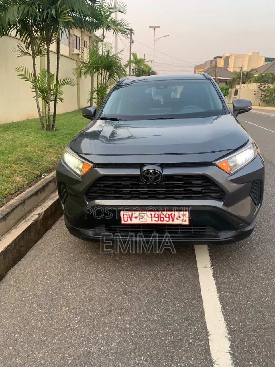 Toyota RAV4 LE AWD 2019 Gray