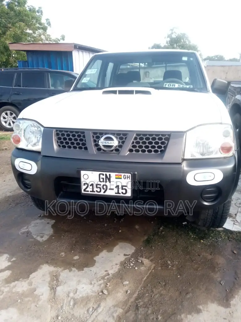 Nissan Hardbody 2015 White