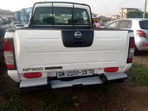Nissan Hardbody 2015 White