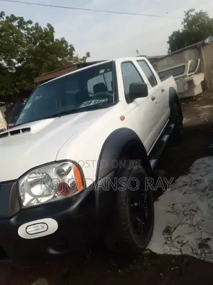 Nissan Hardbody 2015 White