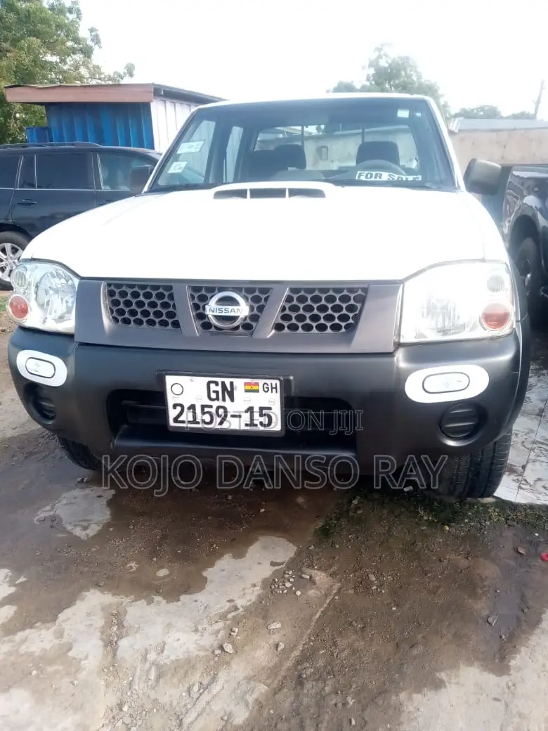 Nissan Hardbody 2015 White