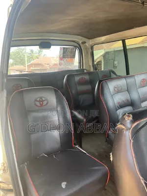 Toyota HiAce 2004 White