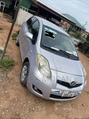 Toyota Vitz 1.3 FWD 5dr 2010 Silver