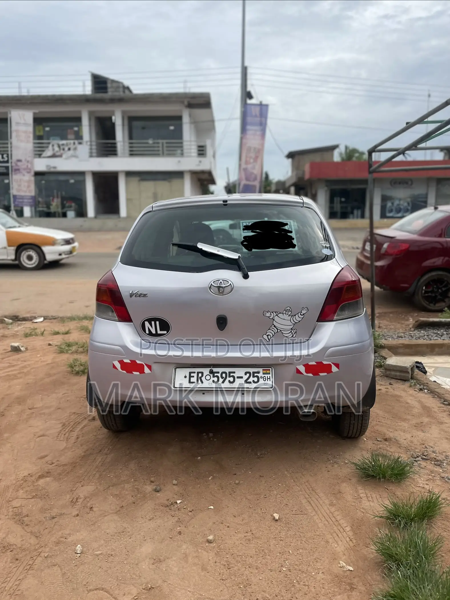 Toyota Vitz 1.3 FWD 5dr 2010 Silver