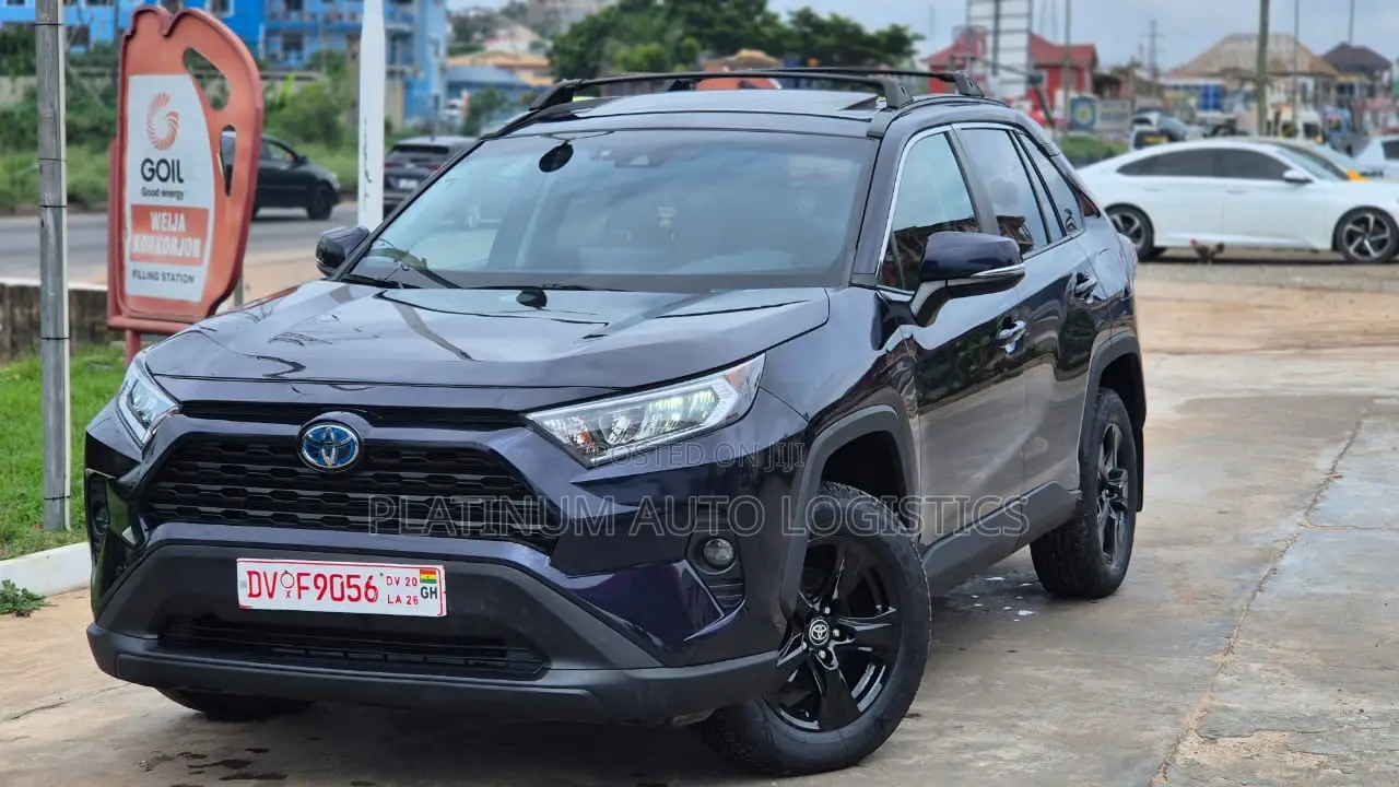 Toyota RAV4 XLE 2021 Blue