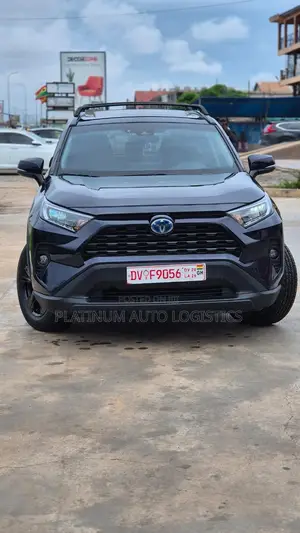 Toyota RAV4 XLE 2021 Blue