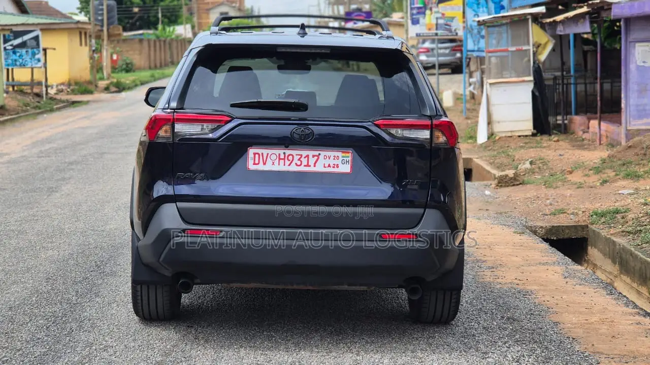 Toyota RAV4 XLE AWD 2024 Blue