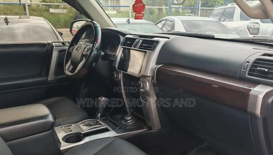 Toyota 4-Runner SR5 4dr 4x4 (4.0L 6cyl 5A) 2017 Silver
