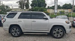 Toyota 4-Runner SR5 4dr 4x4 (4.0L 6cyl 5A) 2017 Silver