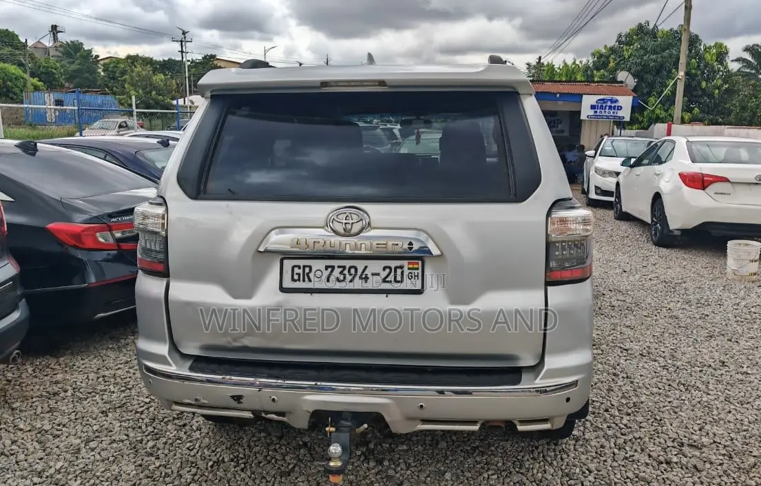 Toyota 4-Runner SR5 4dr 4x4 (4.0L 6cyl 5A) 2017 Silver