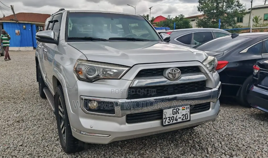 Toyota 4-Runner SR5 4dr 4x4 (4.0L 6cyl 5A) 2017 Silver