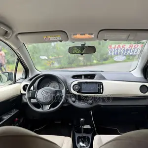 Toyota Vitz 1.3 AWD 3dr 2013 Gray