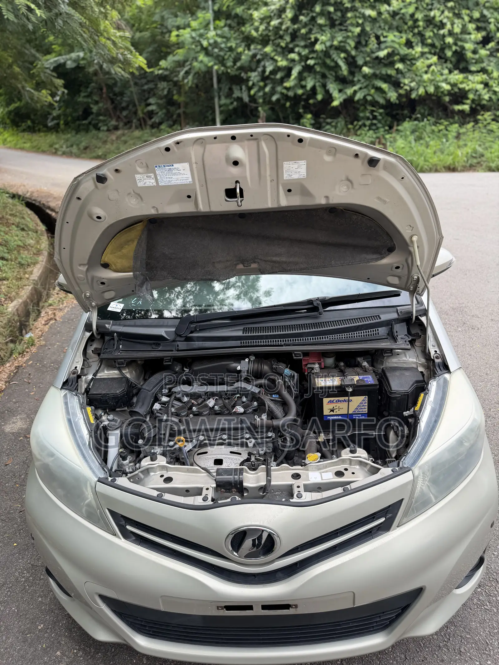 Toyota Vitz 1.3 AWD 3dr 2013 Gray