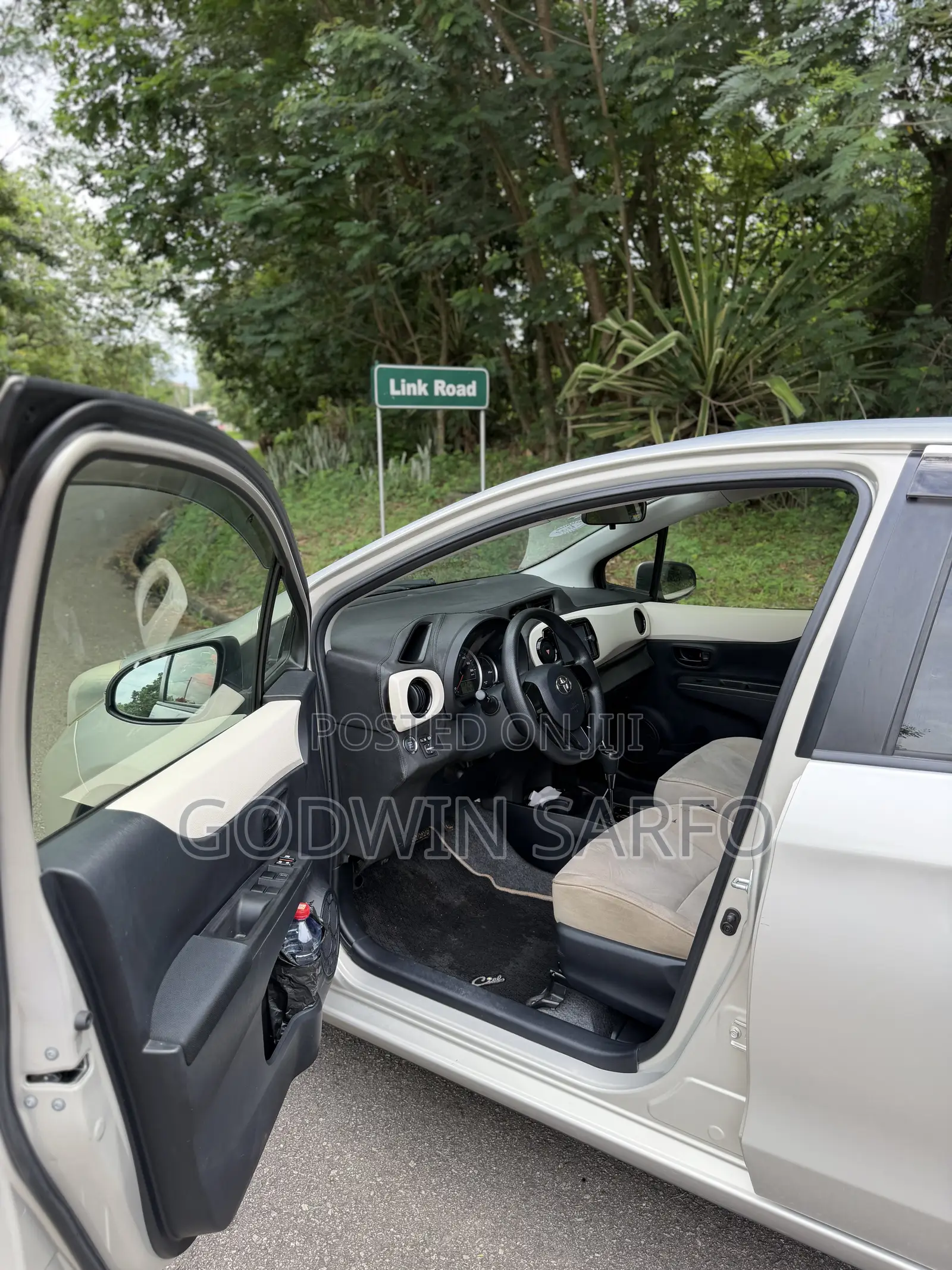 Toyota Vitz 1.3 AWD 3dr 2013 Gray
