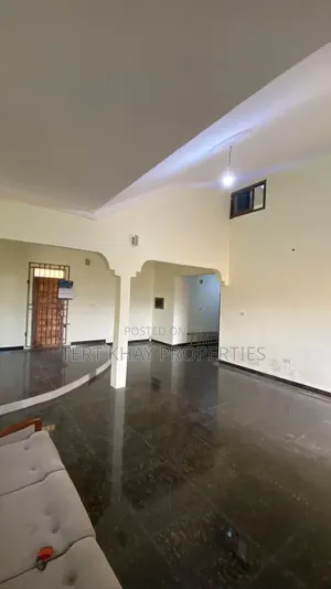 5bdrm House in Shallom Motors, Lashibi for sale
