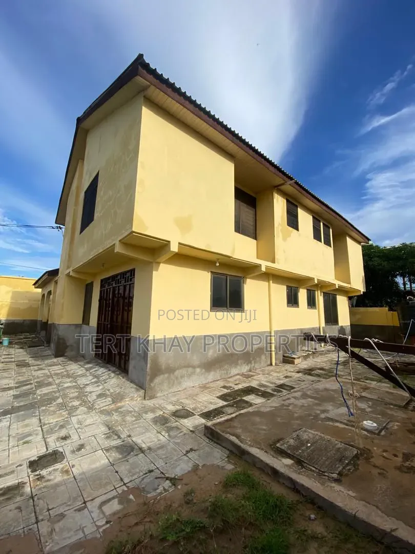5bdrm House in Shallom Motors, Lashibi for sale