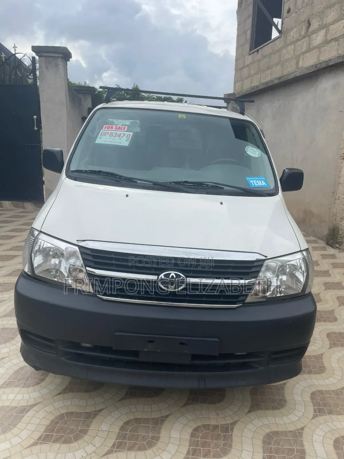 Toyota HiAce 2010 White