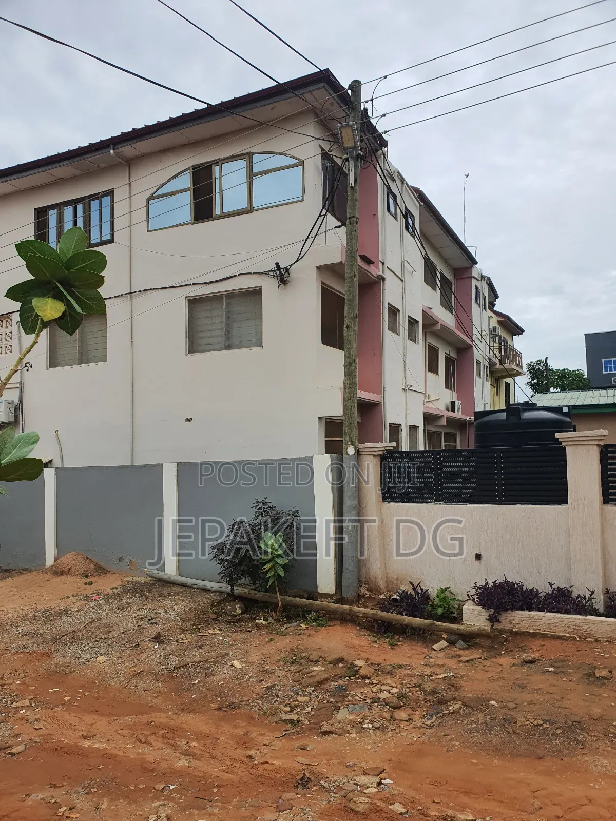 20bdrm House in Sowutwuom for sale