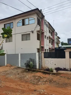 20bdrm House in Sowutwuom for sale