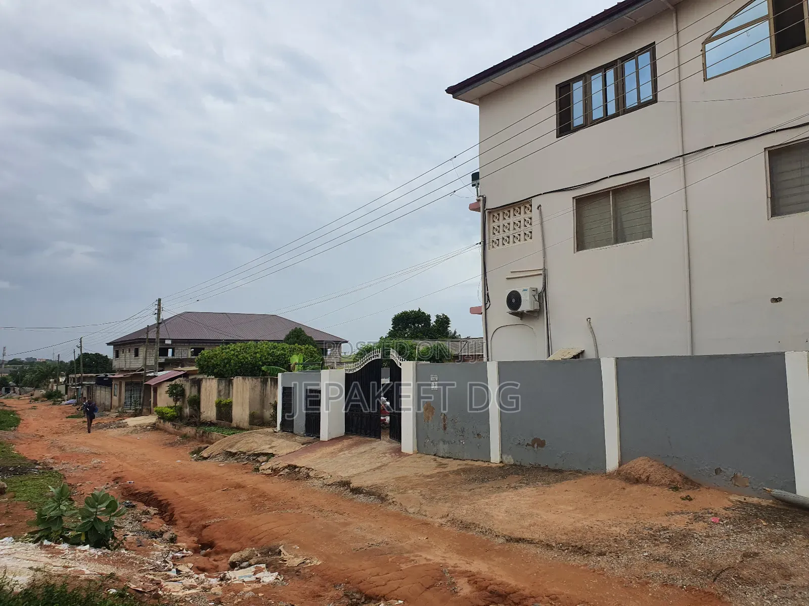 20bdrm House in Sowutwuom for sale