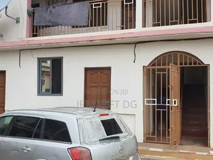 20bdrm House in Sowutwuom for sale