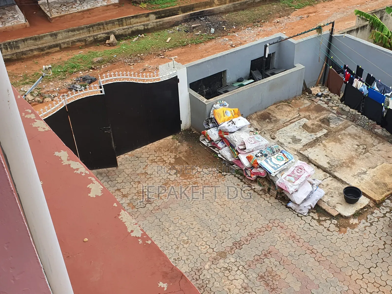 20bdrm House in Sowutwuom for sale