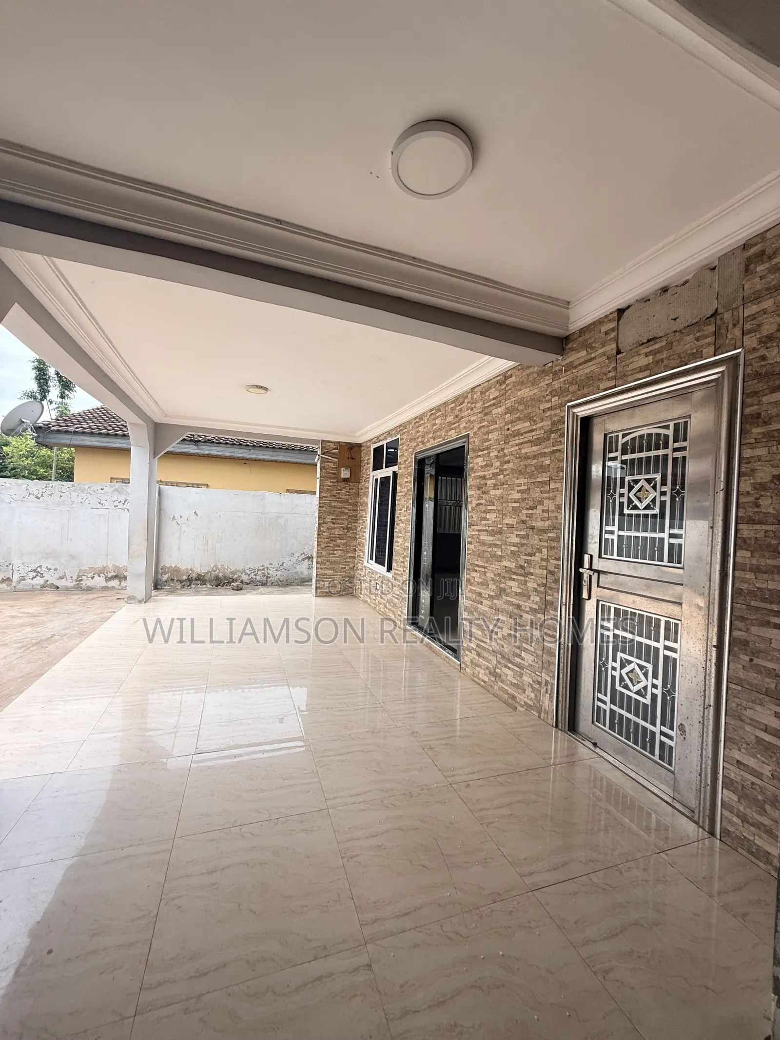 3bdrm House in Community 18 Area, Spintex for rent