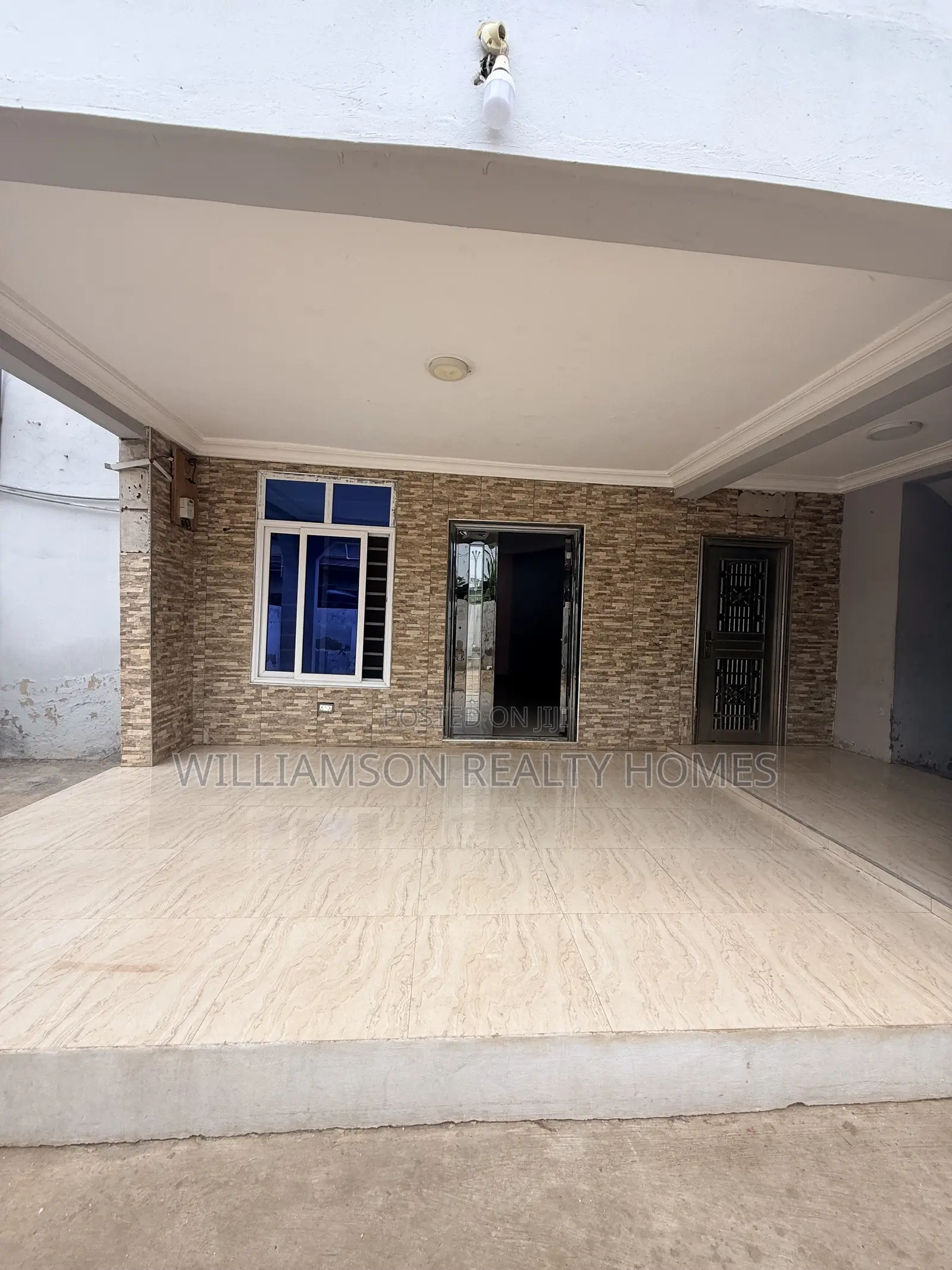 3bdrm House in Community 18 Area, Spintex for rent