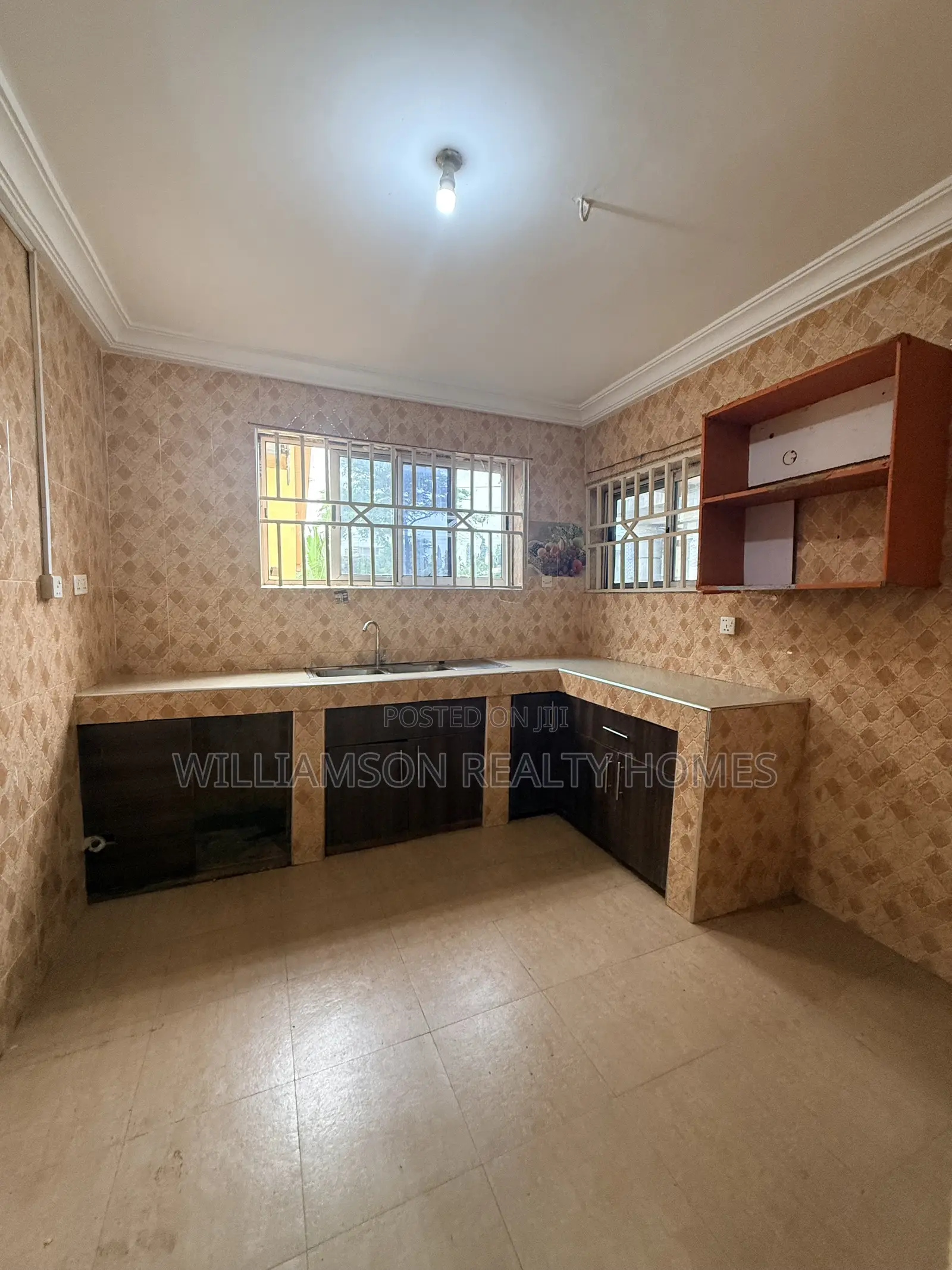 3bdrm House in Community 18 Area, Spintex for rent