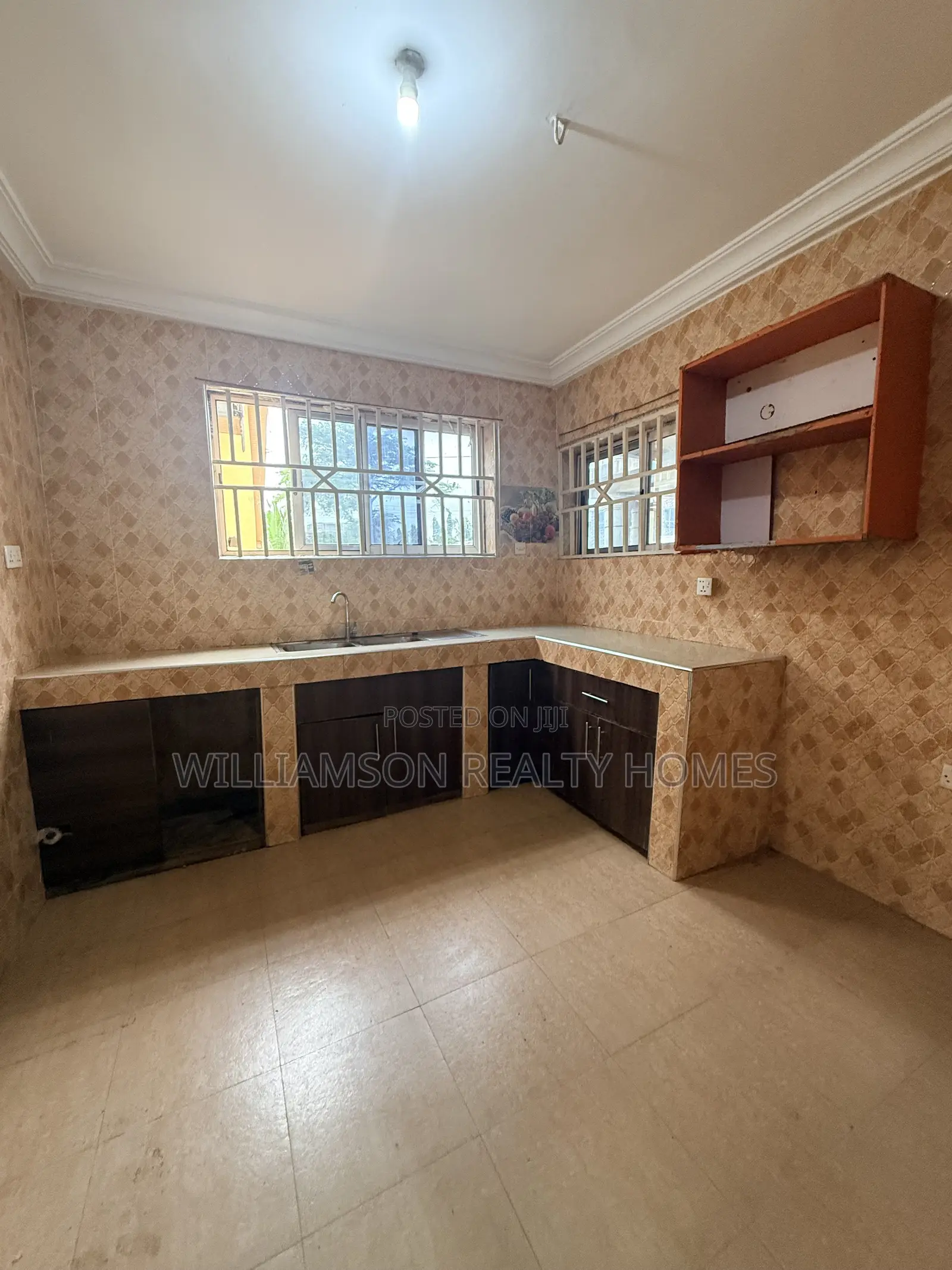 3bdrm House in Community 18 Area, Spintex for rent