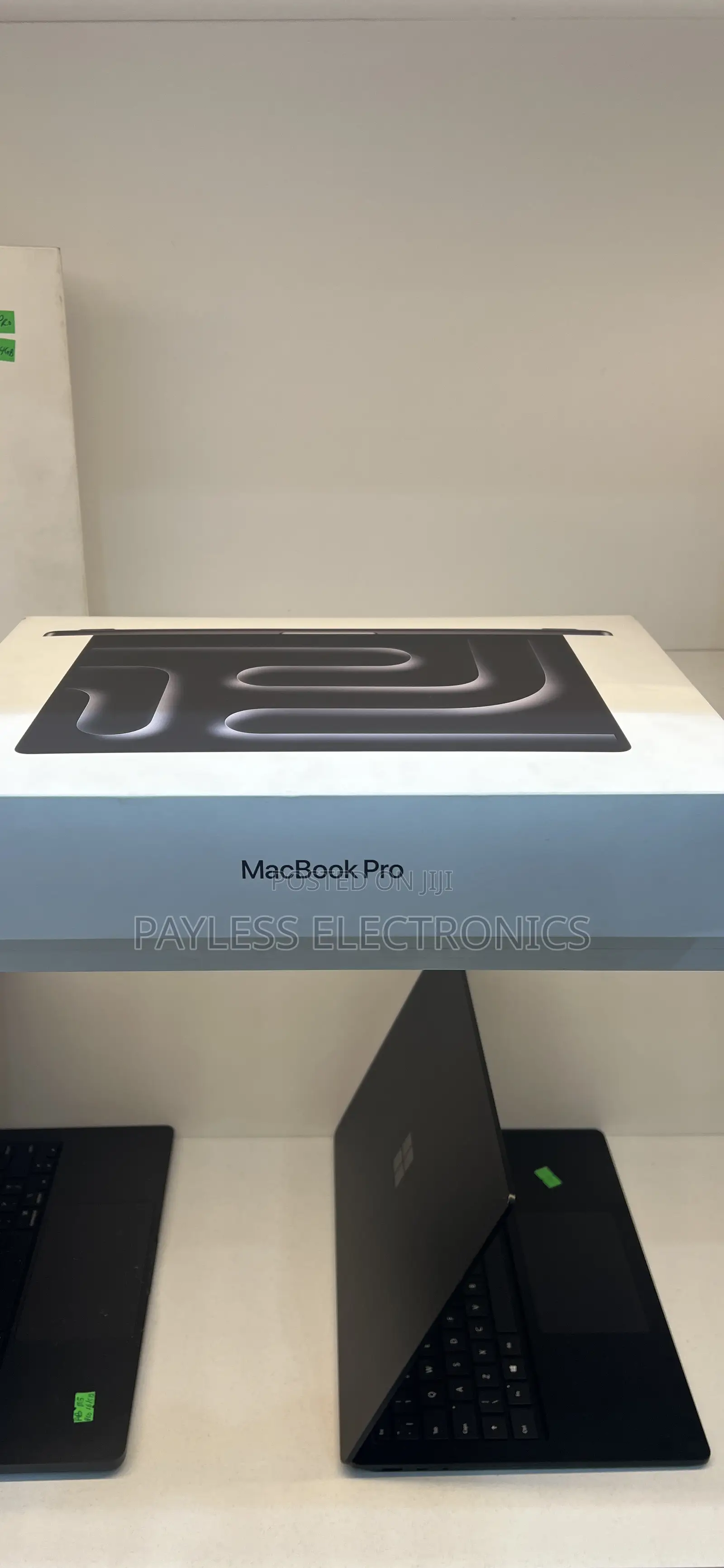 New Laptop Apple MacBook Pro 2025 M5 14-inch 16GB Apple M4 SSD 1T