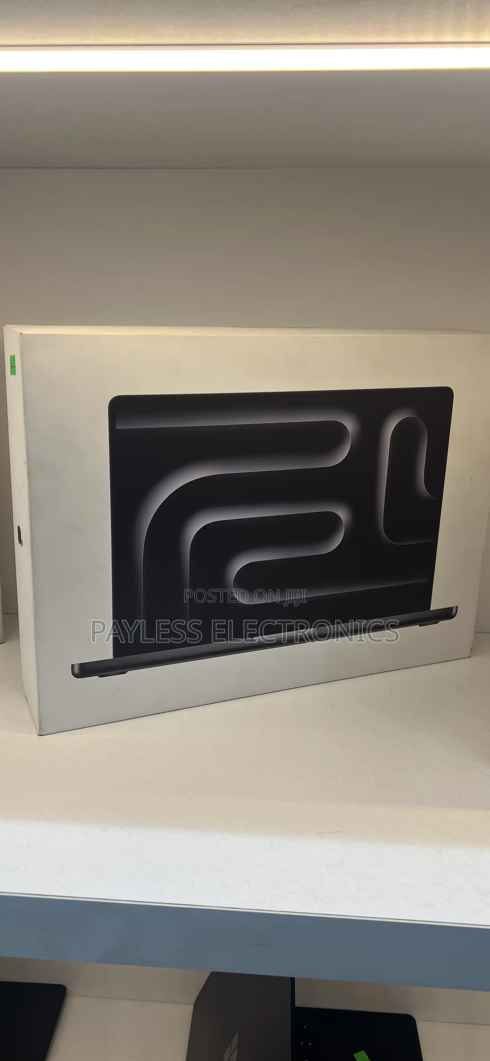 New Laptop Apple MacBook Pro 2025 M5 14-inch 16GB Apple M4 SSD 1T