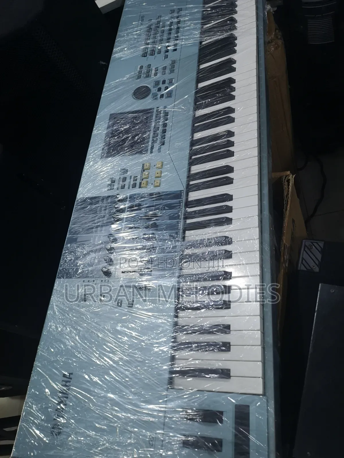 Yamaha Motif Xs8 Synthesizer Workstation Keyboard