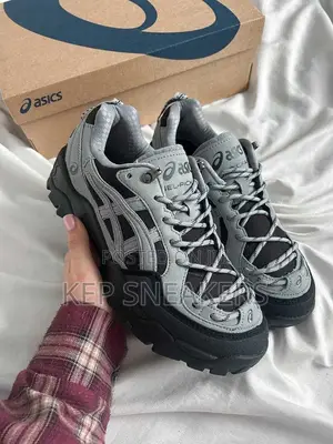 Asics Gel-Pickax Grey