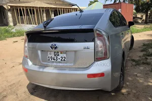 Toyota Prius v Five 2013 Silver