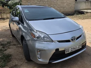 Toyota Prius v Five 2013 Silver