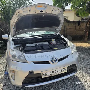 Toyota Prius v Five 2013 Silver