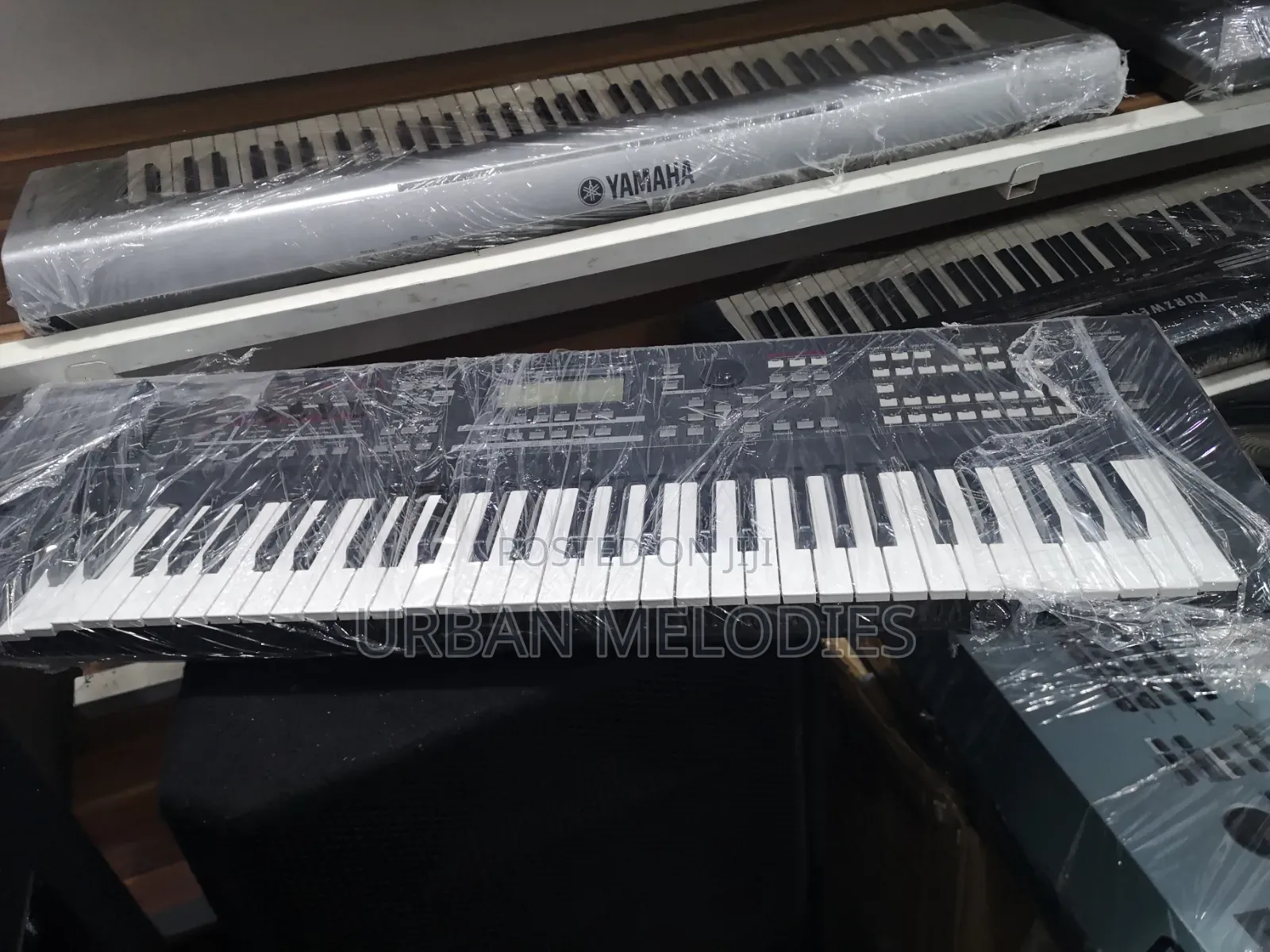 Yamaha Moxf6 Synthesizer Workstation Keyboard