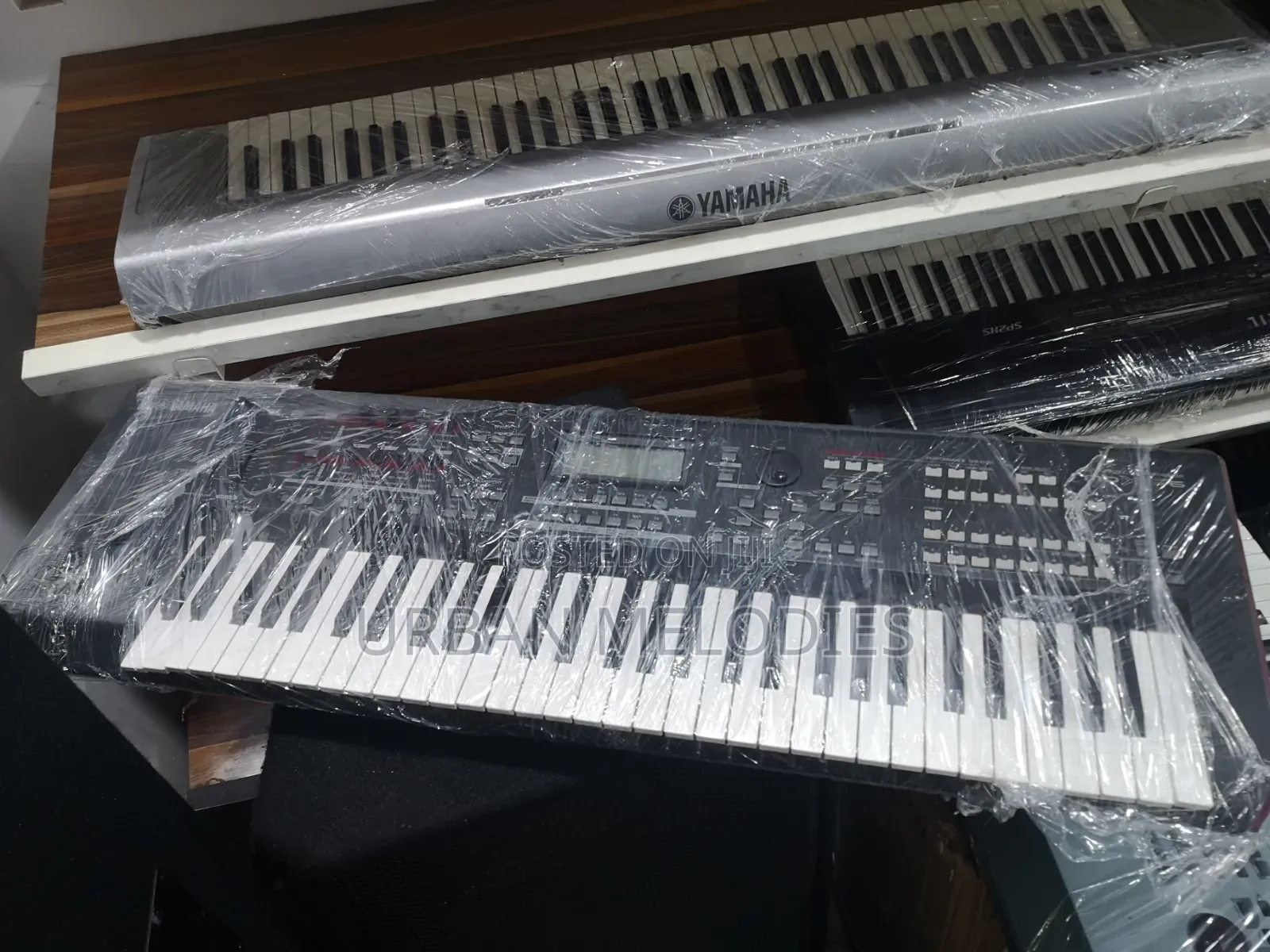 Yamaha Moxf6 Synthesizer Workstation Keyboard