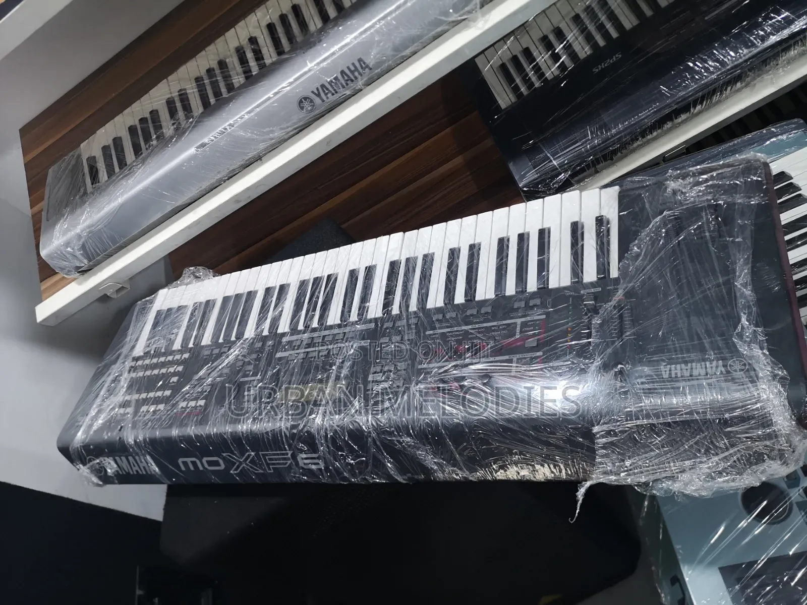 Yamaha Moxf6 Synthesizer Workstation Keyboard