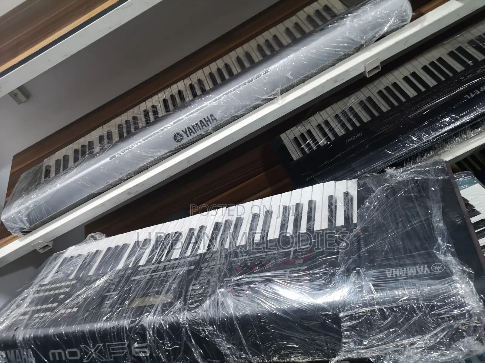 Yamaha Moxf6 Synthesizer Workstation Keyboard