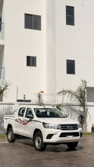 Toyota Hilux Revo Double Cab Petrol 2.7 AWD 2017 White