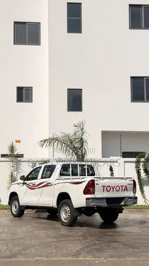 Toyota Hilux Revo Double Cab Petrol 2.7 AWD 2017 White